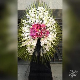 تاج گل برای مسجد مولای متقیان محله نیروی دریایی تهران