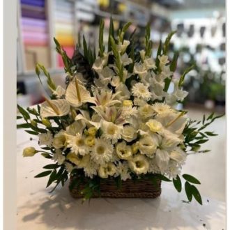 سفارش دسته گل و کادو برای مجری تبلیغاتی
