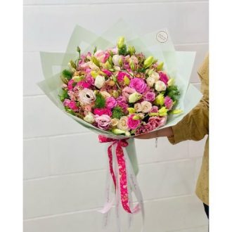 گل فروشی اطراف آرایشگاه زنانه بانو بیات محله وحیدیه تهران