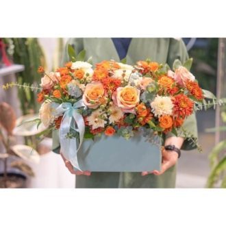 گل فروشی اطراف آرایشگاه زنانه آیسل محله دکتر هوشیار تهران