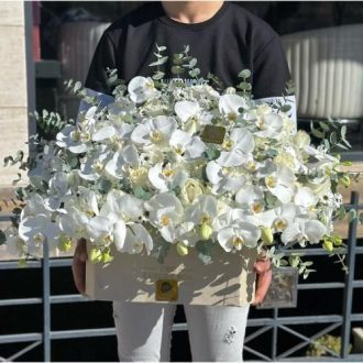 گل فروشی اطراف آرایشگاه زنانه محله آبشار تهران