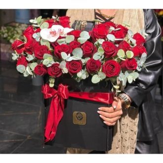 گل فروشی اطراف آرایشگاه میکاپ محله صادقیه تهران