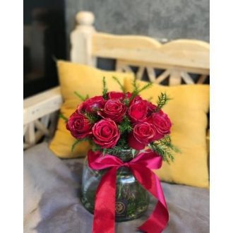 گل فروشی اطراف آرایشگاه آیلین محله پونک تهران