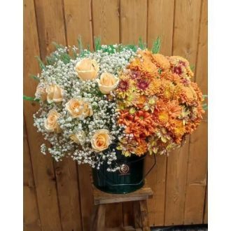گل فروشی اطراف سالن زیبایی آب و آینه محله جنت آباد تهران